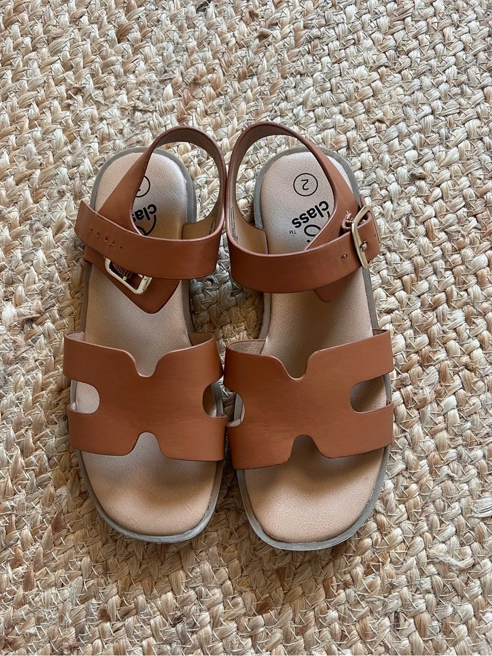Art Class Classic Brown Kids Sandals - great condition only worn twice